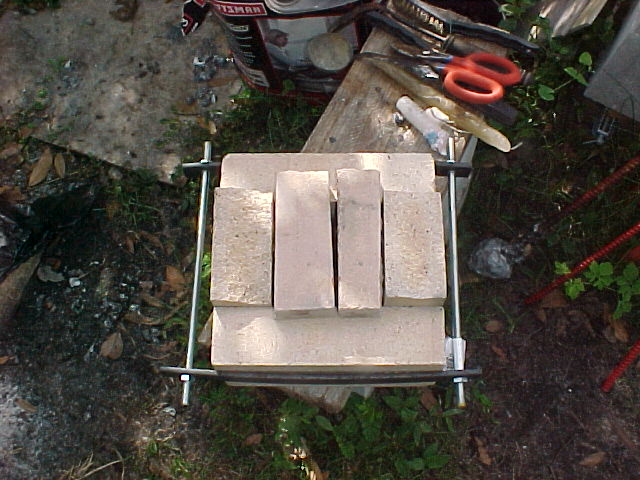 small firebrick bits act as cover for the top vent.jpg